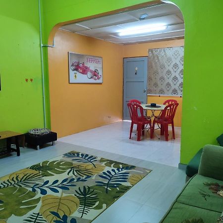 Kluang Barat Homestay Екстер'єр фото
