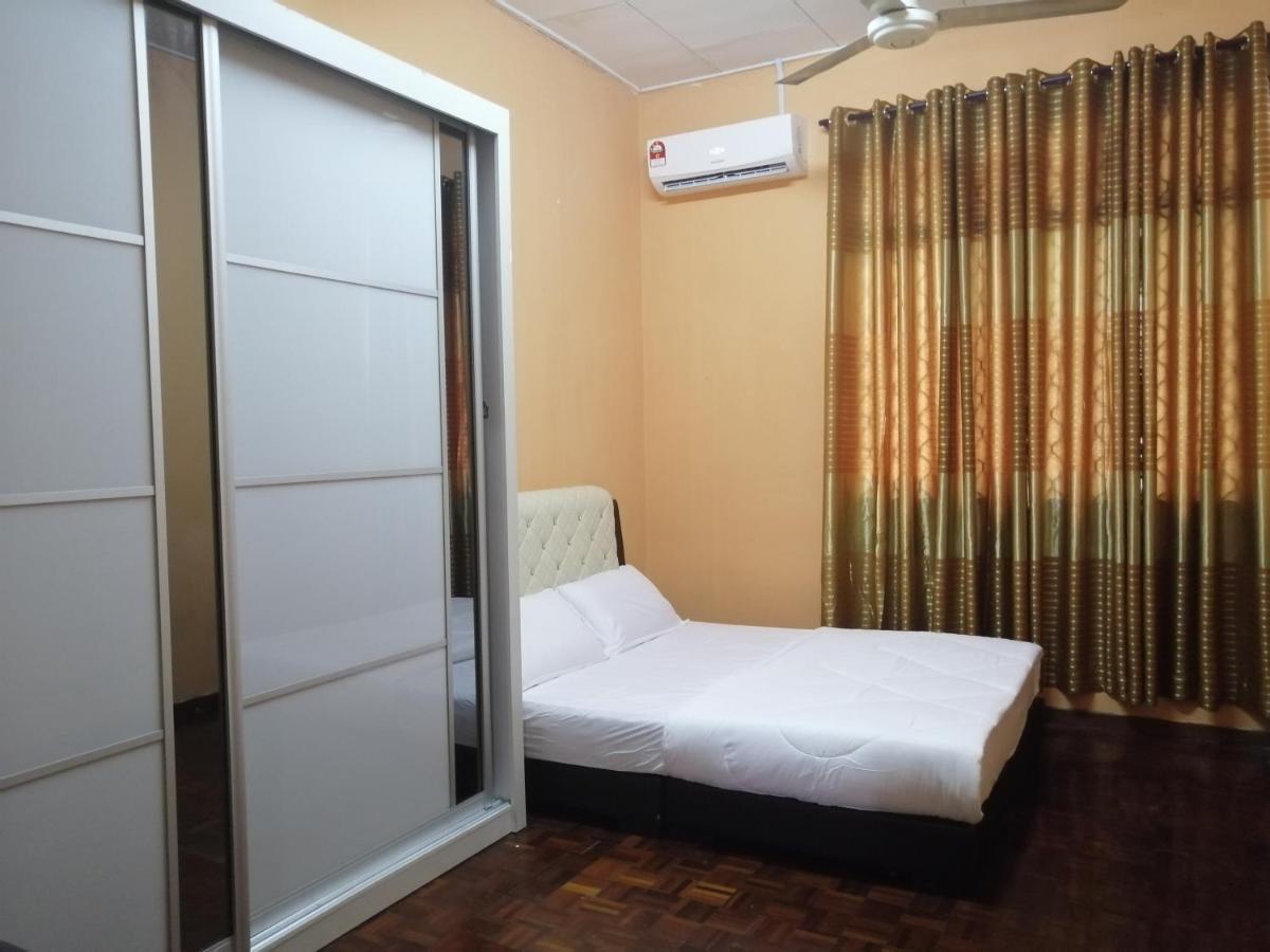 Kluang Barat Homestay Екстер'єр фото