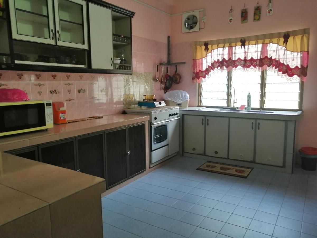 Kluang Barat Homestay Екстер'єр фото