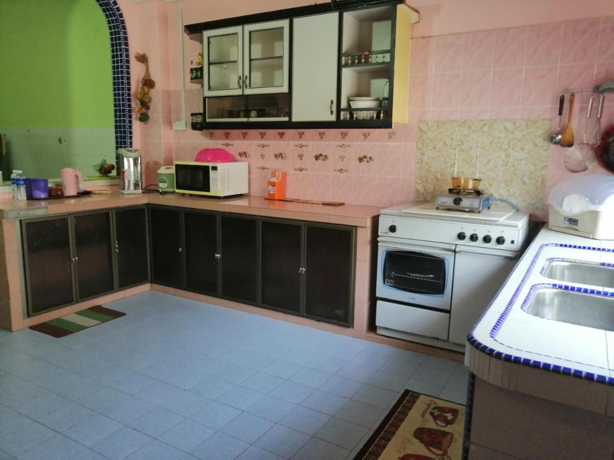 Kluang Barat Homestay Екстер'єр фото