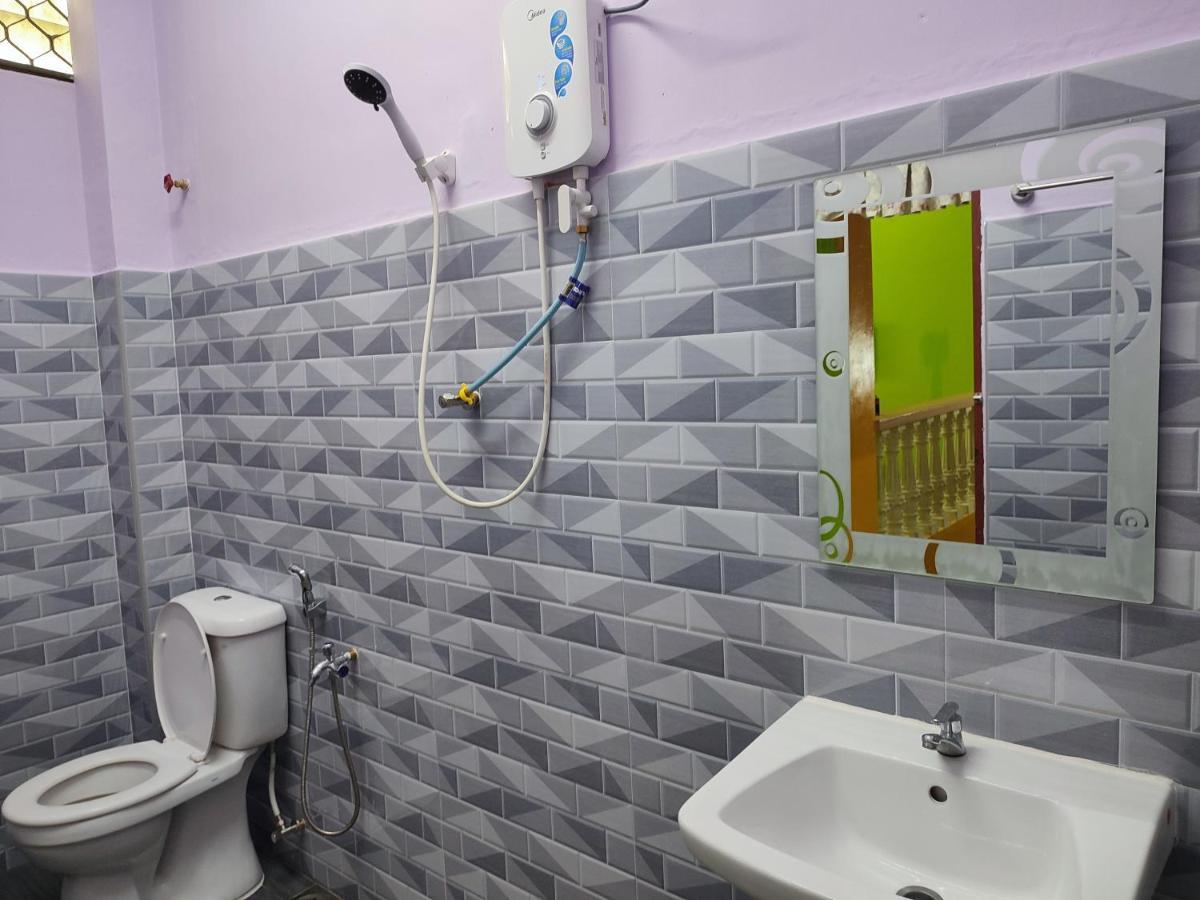 Kluang Barat Homestay Екстер'єр фото